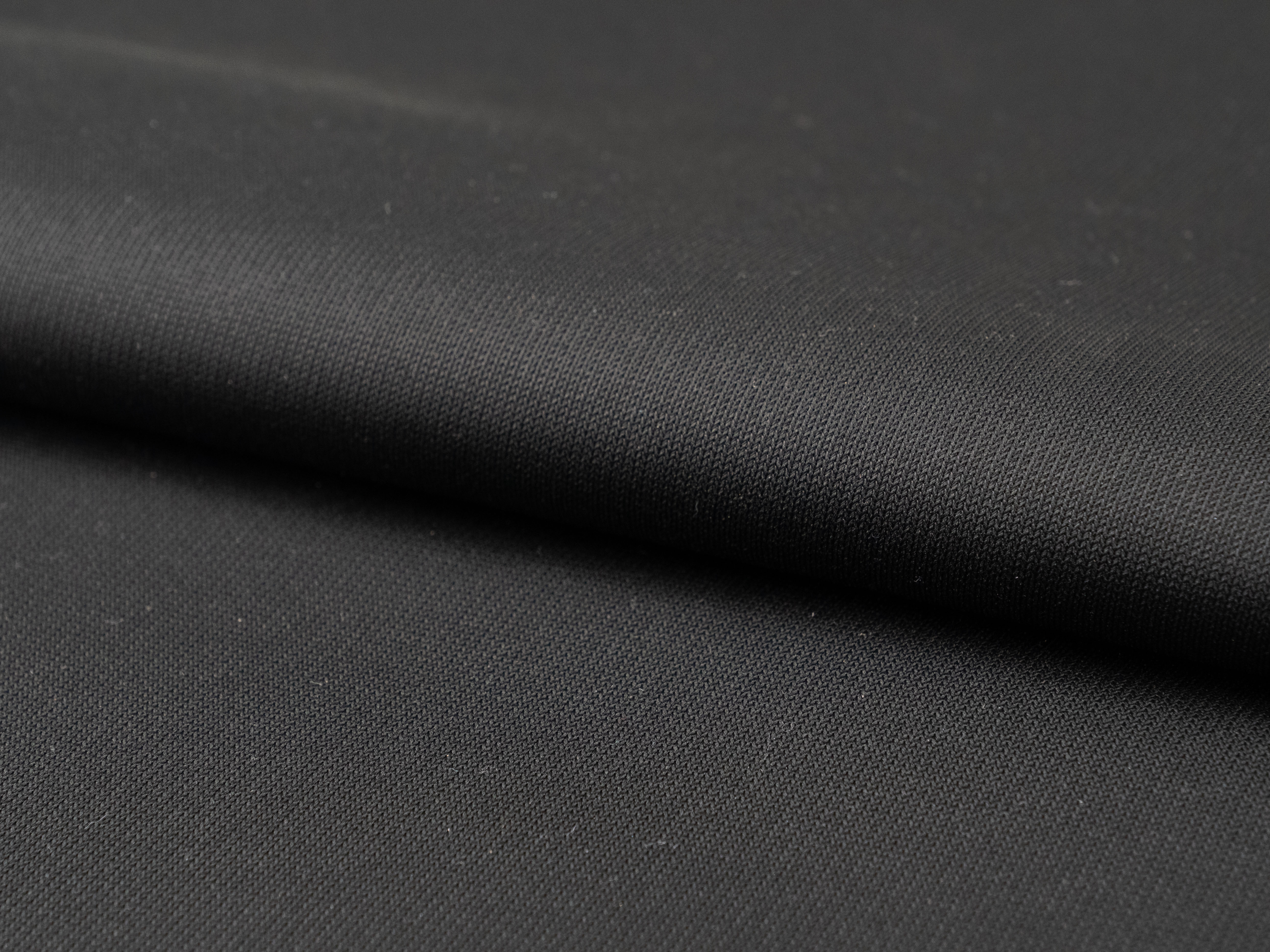 Blackback Soft Black FR, +/- 200 g/m2
not for printing
3,20 x +/- 50 m